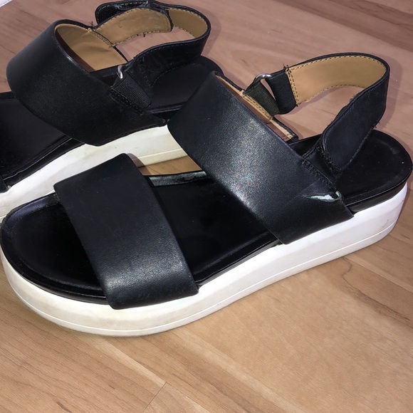 Sandals - Picture 2 of 6